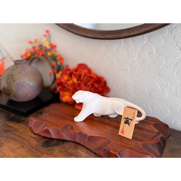 Vintage Minimalist White Porcelain Tiger Figurine, Chinese Zodiac, Made in Japan - Picture 6 of 12